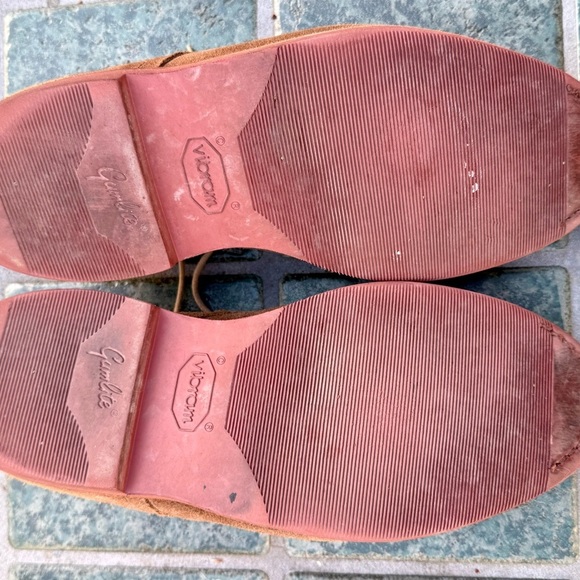 Allen Edmonds Boone Suede Bluchers 9.5 Wide – Vibram Sole main image 9